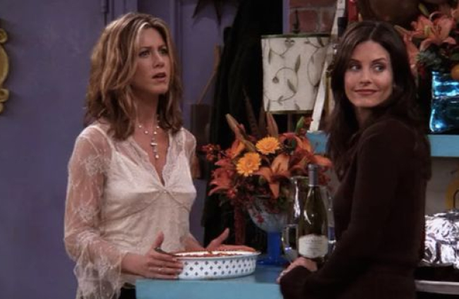 Rachel Green y Monica Geller en Friends