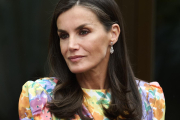 La reina Letizia con un vestido de la marca española Cayro.