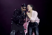 Rauw Alejandro y Rosalía en una actuación en directo juntos
