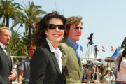 Carolina de Mónaco en 2004 llevando un traje negro.