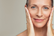 La piel de nuestro rostro es una de las partes que mayor cuidado necesitan para evitar el deterioro prematuro.