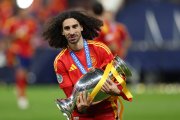 Marc Cucurella celebrando la victoria de la Selección Española.