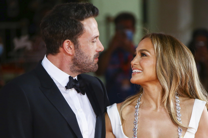 Jennifer Lopez y Ben Affleck ha contraído matrimonio este fin de semana en la ciudad de Las Vegas en una pequeña ceremonia a la que solo asistieron sus familiares más cercanos.