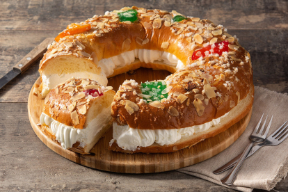 Rellenos de nata, con un pastel jugoso y un sabor único, los roscones de reyes son el dulce preferido de la temporada navideña y desde la OCU han analizado los más populares del mercado, ¿quieres conocer cuál es el ganador de 2023? Te contamos todo, a continuación.