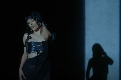 Chanel en el videoclip 'Clavaito'