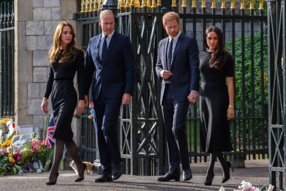 Los príncipes Harry y Guillermo junto a Meghan Markle y Kate Middleton