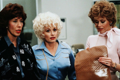 Fotograma de la película de los 80, 9 to 5, protagonizada por Lily Tomlin, Dolly Parton y Jane Fonda.