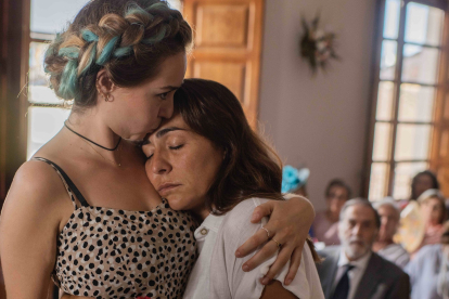 Fotograma 'La boda de Rosa' con Candela Peña y Paula Usero