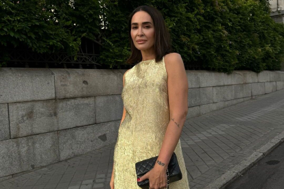 Vicky Martín Berrocal con un 'total look' dorado de Zara.