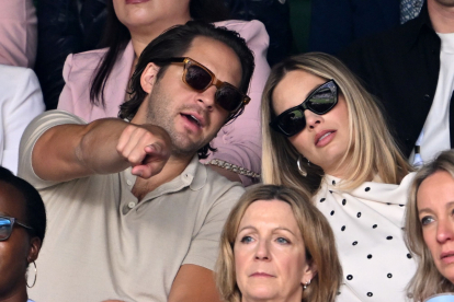 Margot Robbie y Tom Ackerley en Wimbledon.