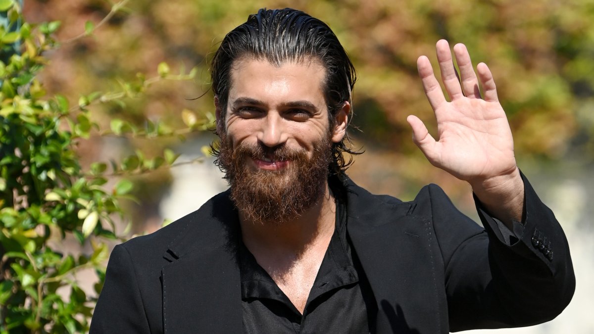 Can Yaman se despide de las redes sociales