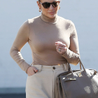Jennifer Lopez con un bolso Birkin de Hermés