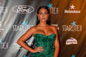 Giorgina Rodríguez en un espectacular vestido verde esmeralda