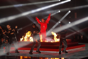 Agoney en su actuación en la semifinal