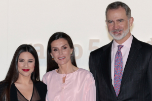 Blanca Paloma junto a los Reyes, Felipe y Letizia