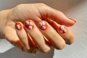 manicura con flores arte en uñas floral