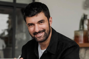 Engin Akyürek.