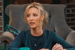 Lisa Kudrow interpretando a su personaje de Phoebe en Friends.