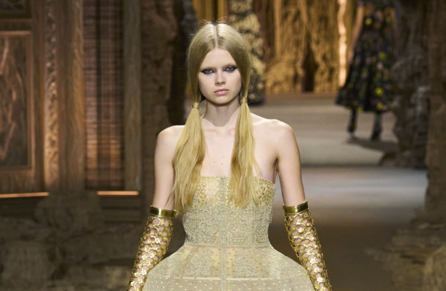 Descubre la inspiración detrás de los mejores looks de Dior para