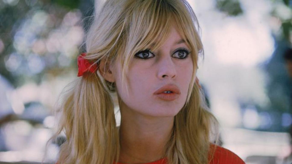 
         Patricia Conde a lo Brigitte Bardot, hablamos del flequillo que rejuvenece y sienta bien a diferentes tipos de rostros 
    
