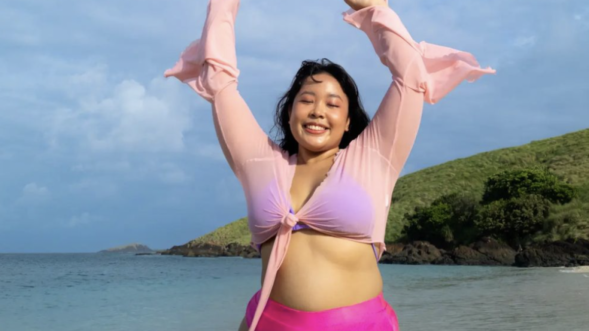 
         Una Tik Toker de talla grande muestra los mejores trucos para llevar un bikini triangular de la manera más favorecedora posible 
    