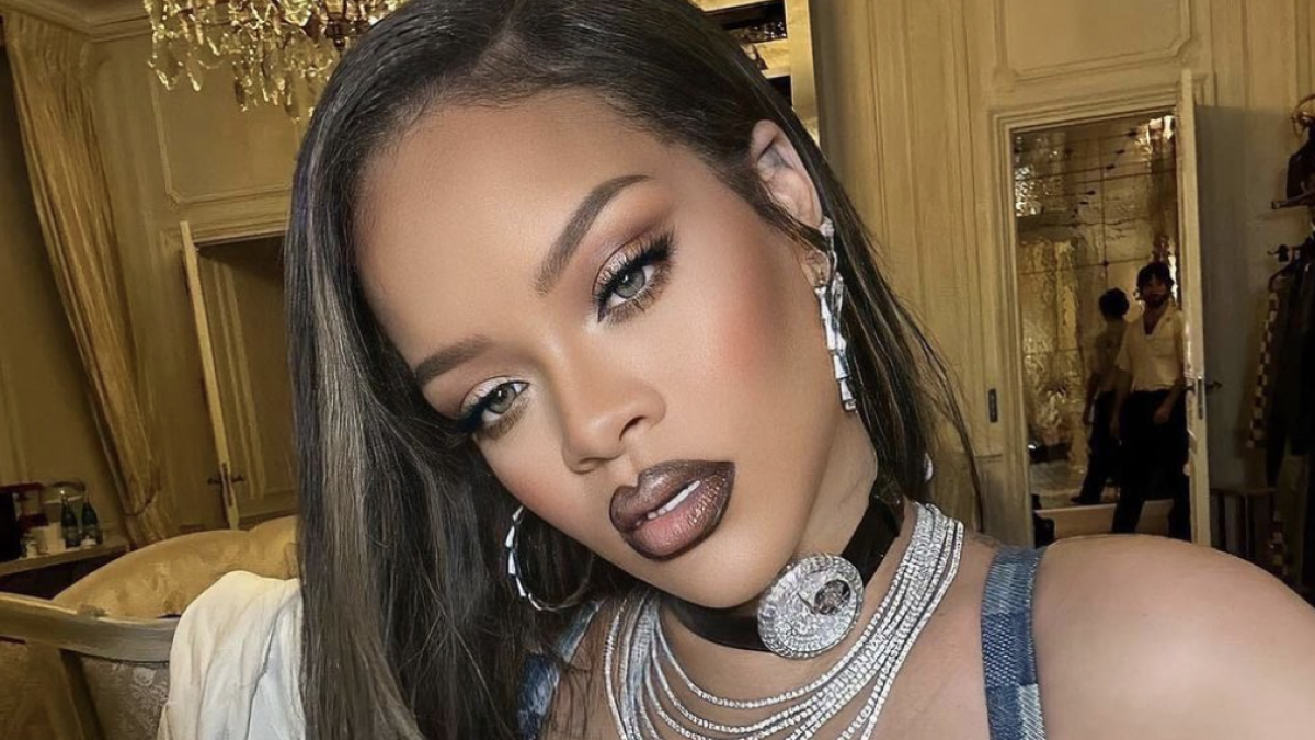 
         Rihanna estrena flequillo nuevo: rejuvenece y realza las facciones de la cara al instante 
    