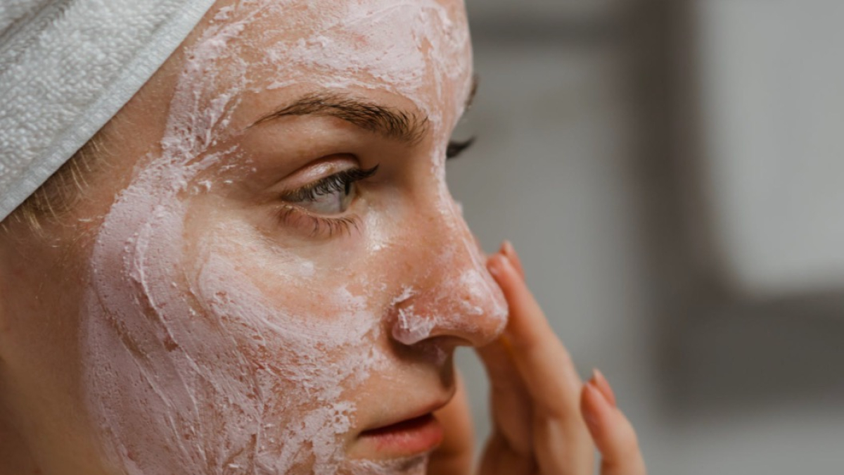 
        Descubre cuándo realizar una limpieza facial simple, doble o triple
    