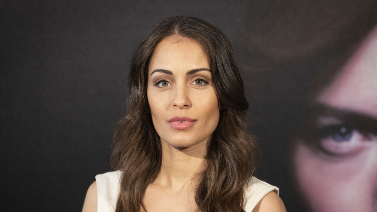 
        Hiba Abouk no solo se parece a Angelina Jolie: 2 estrellas turcas que son 