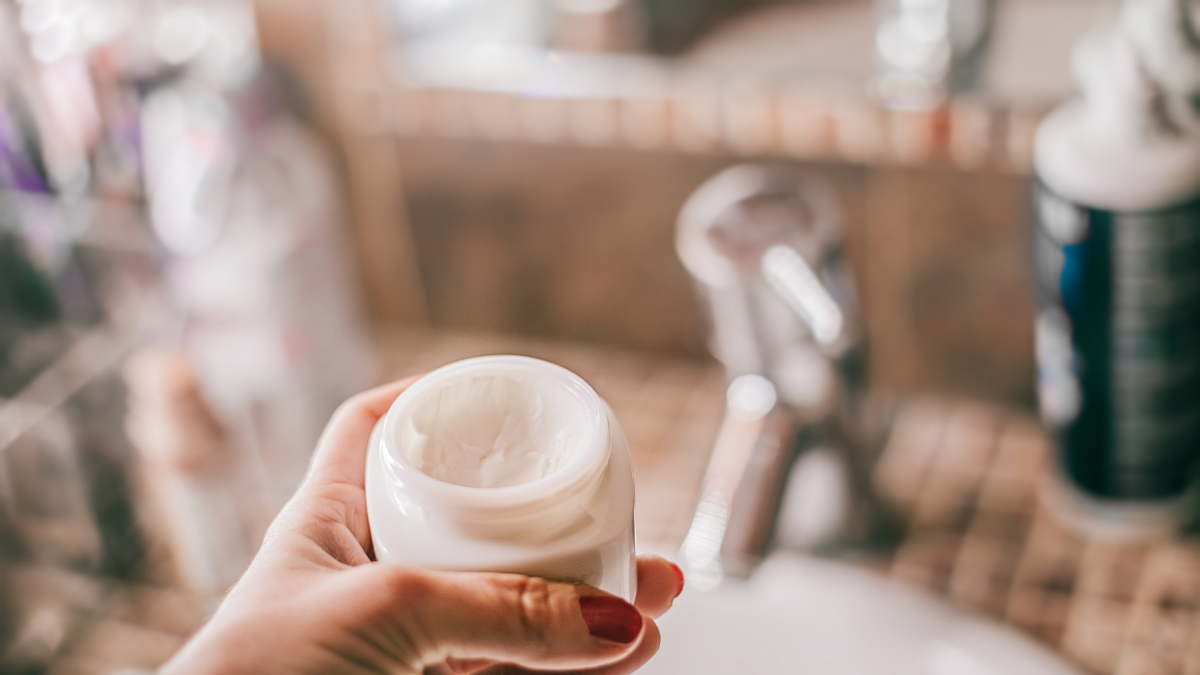 
         Ceramidas: el ingrediente clave de tu crema facial que aporta luz y elasticidad 
    