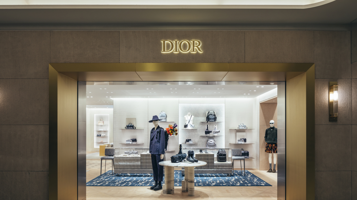 
         El lujo llega a Madrid con la inauguración de la exclusiva tienda de Dior en la Galería Canalejas 
    