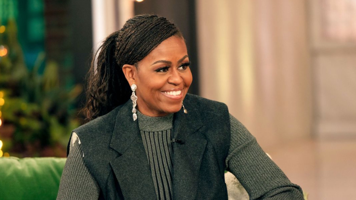 
         Lección de estilo de Michelle Obama: llevar unas sandalias bajas y cómodas para la graduación de su hija 
    