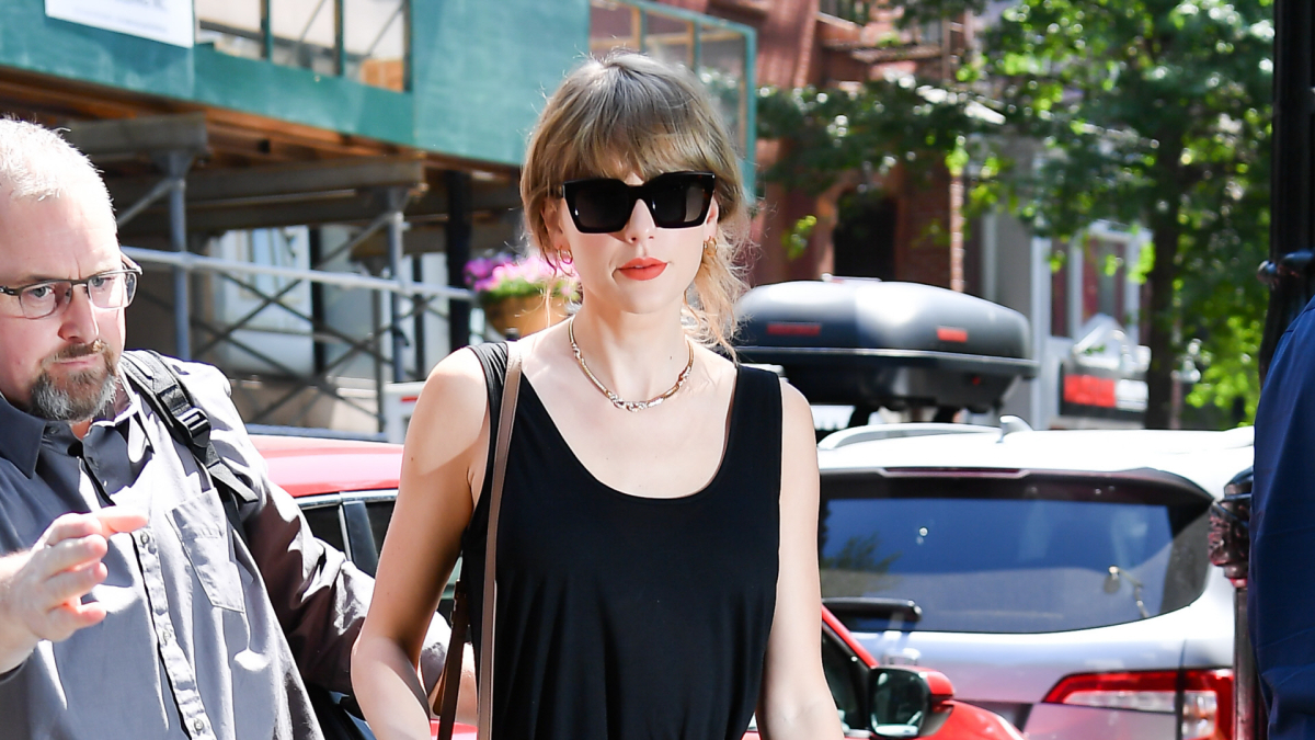 
         El look más sofisticado del verano lo lleva Taylor Swift: las claves para imitarlo 
    