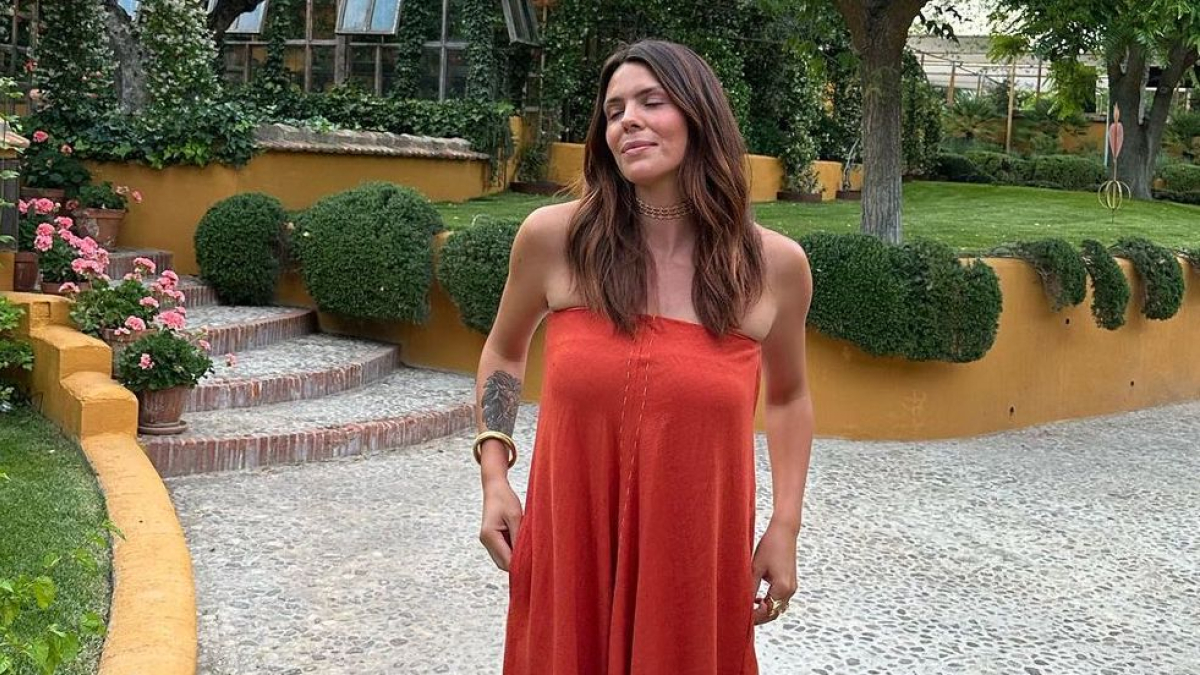 
         Lluvia de críticas a Laura Matamoros por asistir a una boda con el pelo sucio 
    