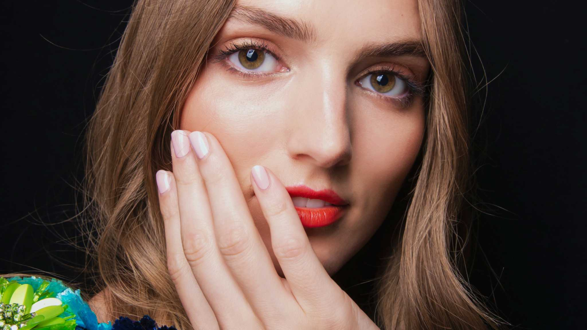 
         Uñas cortas y naturales: 8 manicuras sencillas que rejuvenecen tus manos para estrenar septiembre 
    