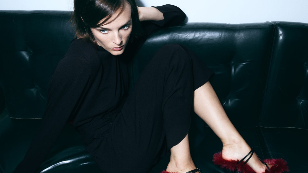 
         Lo nuevo en Zara y Mango: 8 modelos de zapatos rojos que usarán las chicas madrileñas en otoño 2023 
    