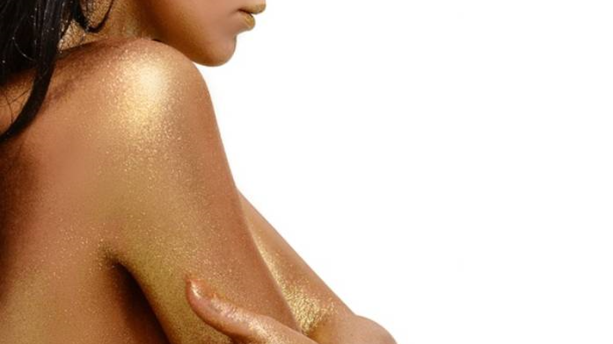 
         Las 10 mejores cremas con purpurina para el cuerpo: el secreto para una piel brillante y luminosa 
    