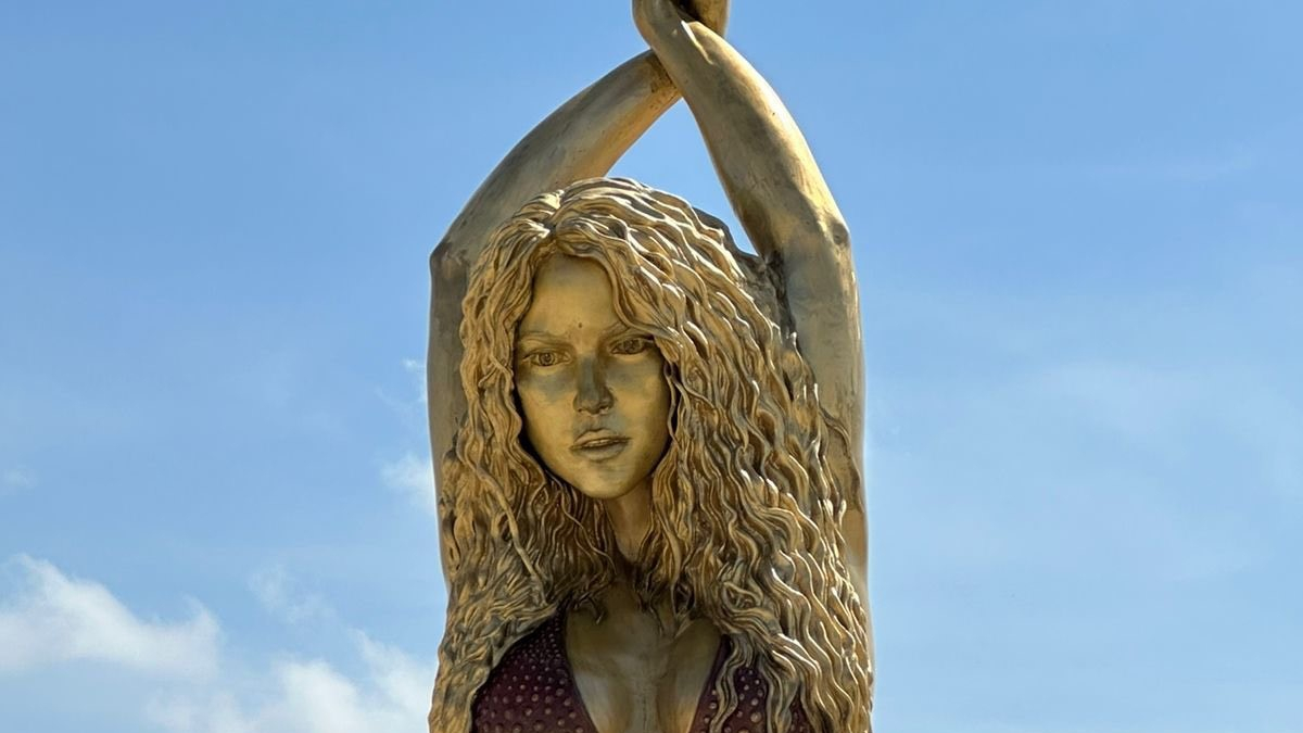 
         La estatua de bronce de Shakira con casi 7 metros se acaba de inaugurar en Barranquilla: estos son los detalles 
    