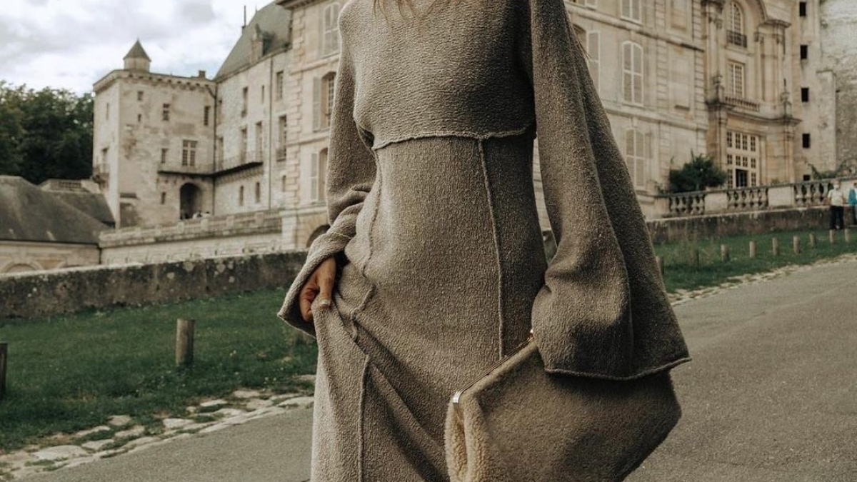 
         Este es el conjunto de punto de Zara viral que las mujeres de más de 50 años llevarán sin parar este invierno porque es calentito y estiliza la figura 
    