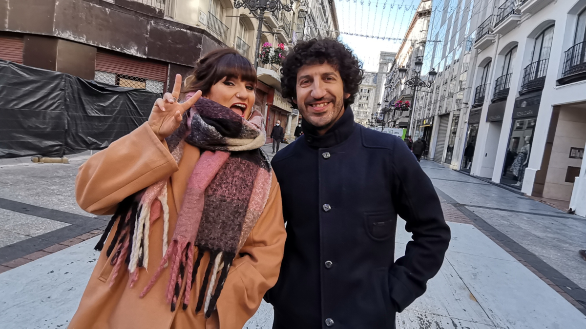 
        Rozalén y Marwán se convierten en asesores del amor en su documental 'Terapia de parejas'
    