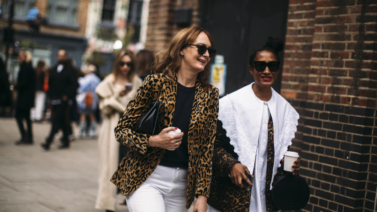 
        La tendencia del año llega a Zara: ya está aquí el pantalón de leopardo de nueva colección y esto es lo que cuesta
    