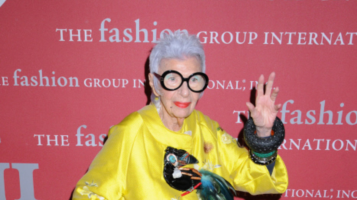 
        Iris Apfel muere a los 102 años: adiós a un icono de la moda, del interiorismo y de la vida a todo color
    