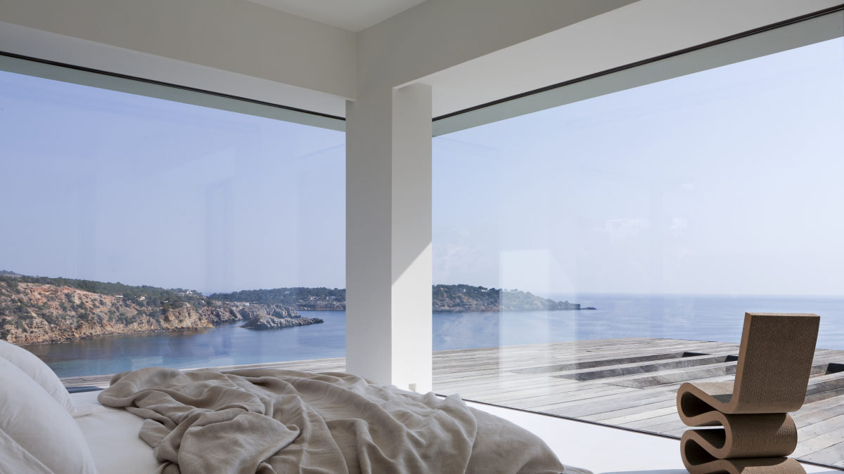 
        Una casa hi-tech de Ibiza donde el confort y el lujo disfrutan juntos
    