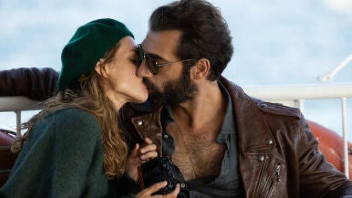 
        Hoy se estrena una historia de amor apasionado que te hará volar la cabeza: 'La pasión turca'
    