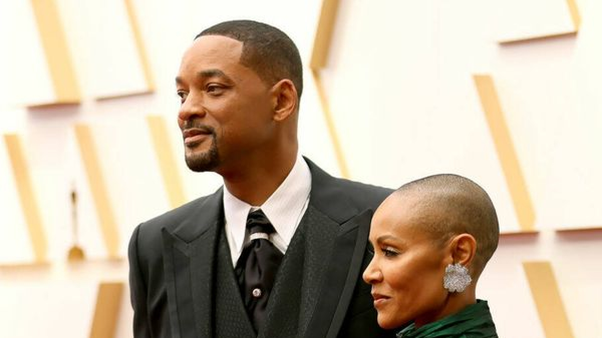 
        La organización benéfica de Will Smith y su mujer se hunde tras el bofetón de los Oscar
    