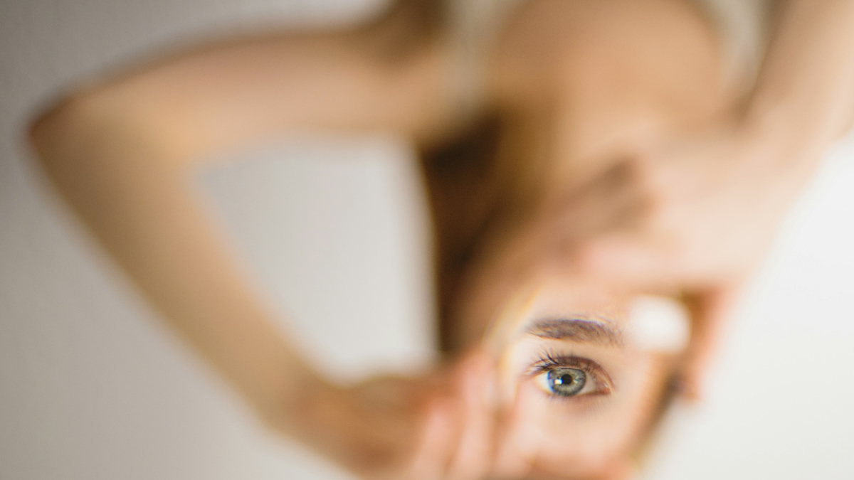 
        El acné inverso y su impacto en la vida cotidiana: qué es y cómo tratarlo
    
