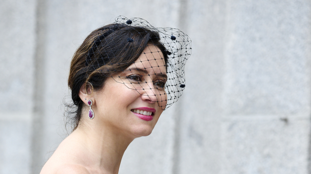 
        Cinco looks de invitada de Isabel Díaz Ayuso que usar como inspiración para las bodas de primavera
    