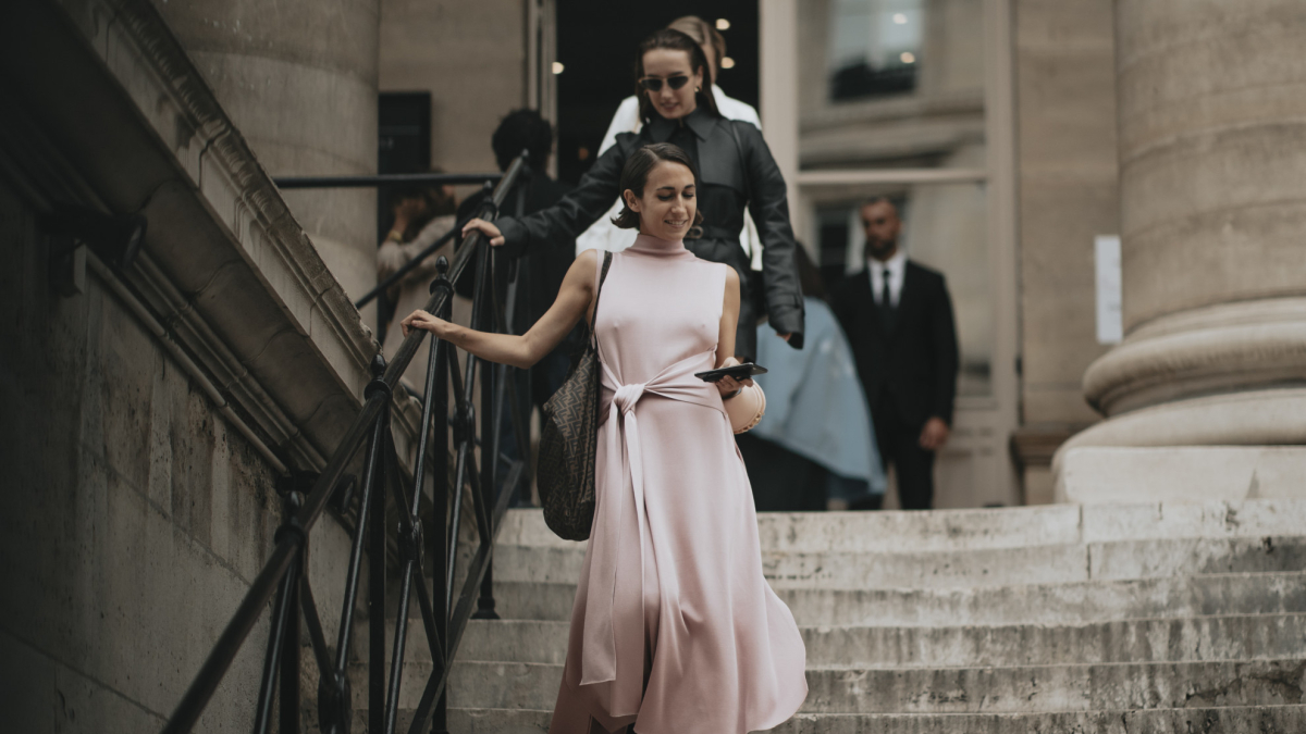 
        Los vestidos de verano más deseados una editora de moda son de firma española
    