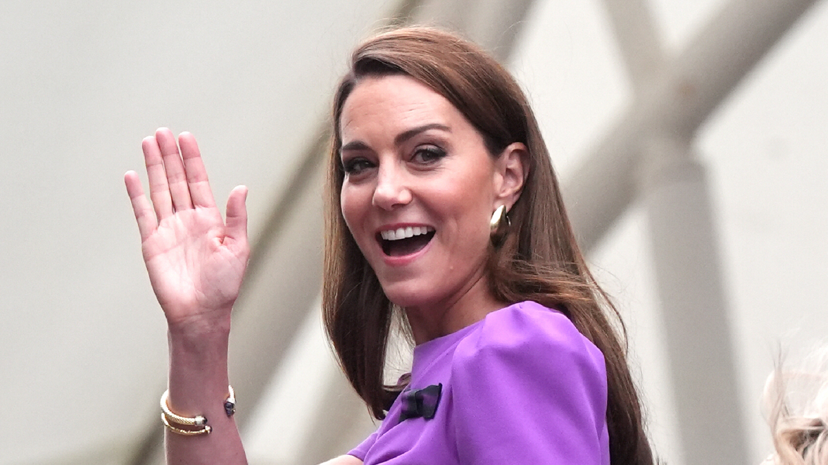 
        Kate Middleton se marca un Lady Di en su esperada reaparición en Wimbledon
    