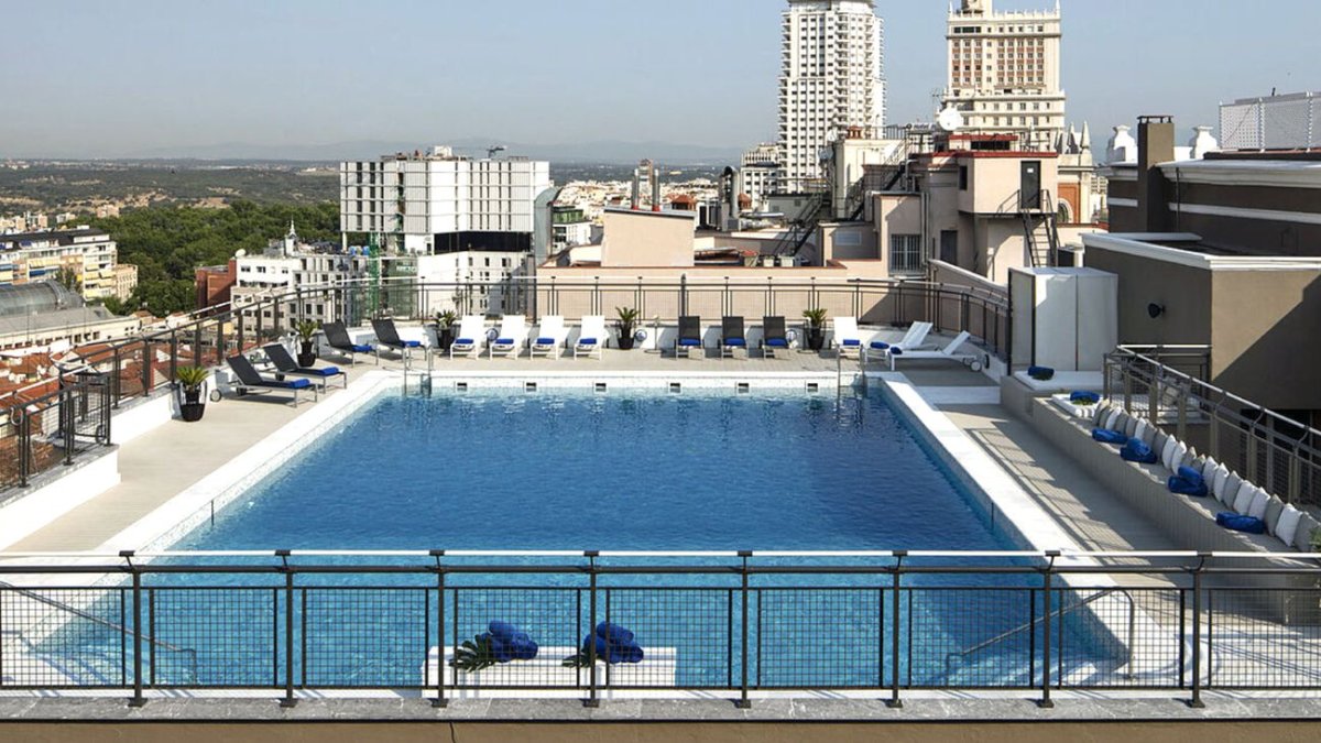 
                Entradas a las piscinas de la ciudad de Madrid: información útil para pegarnos un chapuzón en plena capital
            