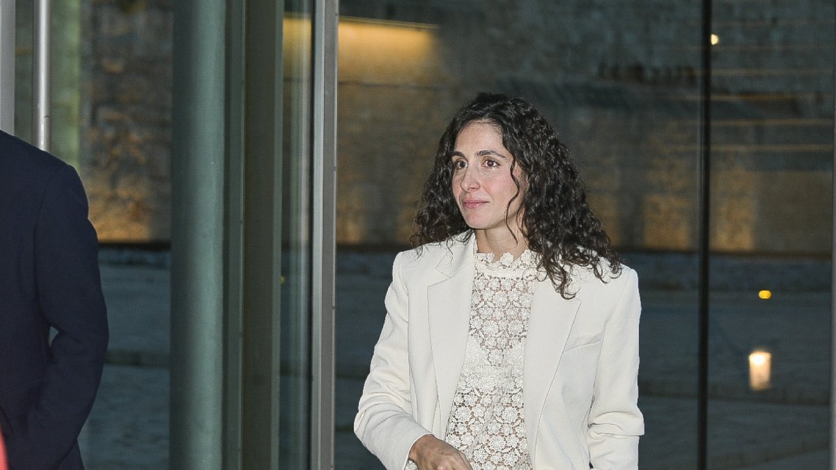 
                Xisca Perelló nos hace soñar con esta blusa blanca de la nueva colección de Sfera
            